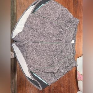 grey lululemon shorts size 6 - 2.5 inseam